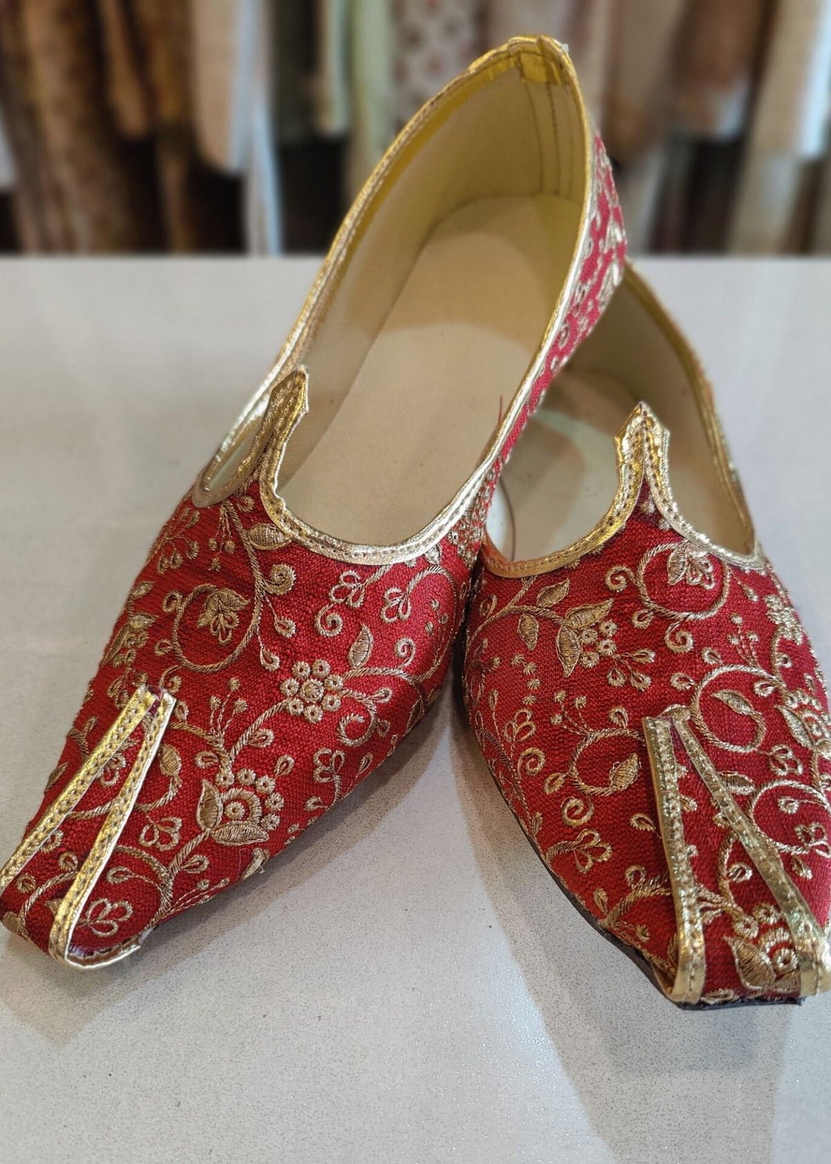 Royal Maroon Groom embroidered Mojari Jutti