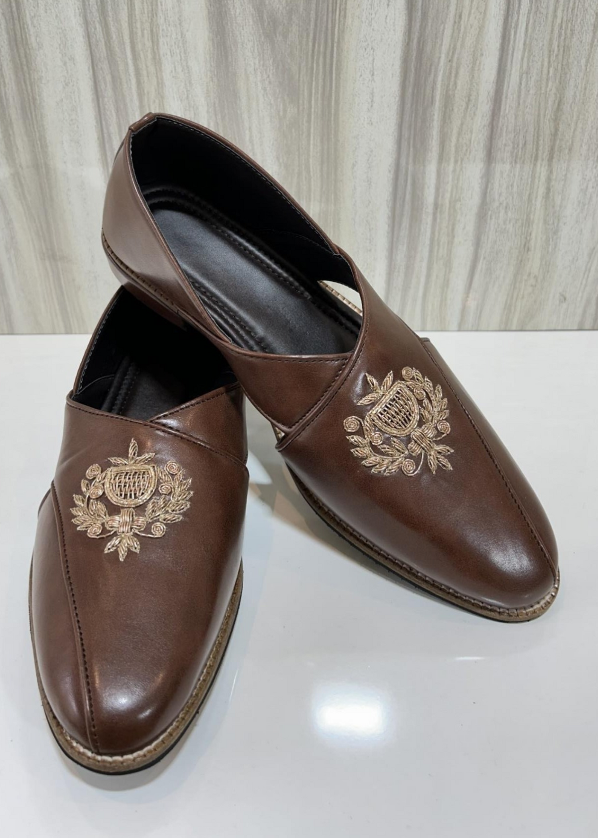 BROWN HAND EMBROIDERY SHOES FOR MEN