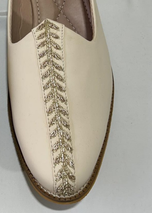 CREAM EMB JUTI STYLE SHOES FOR MEN