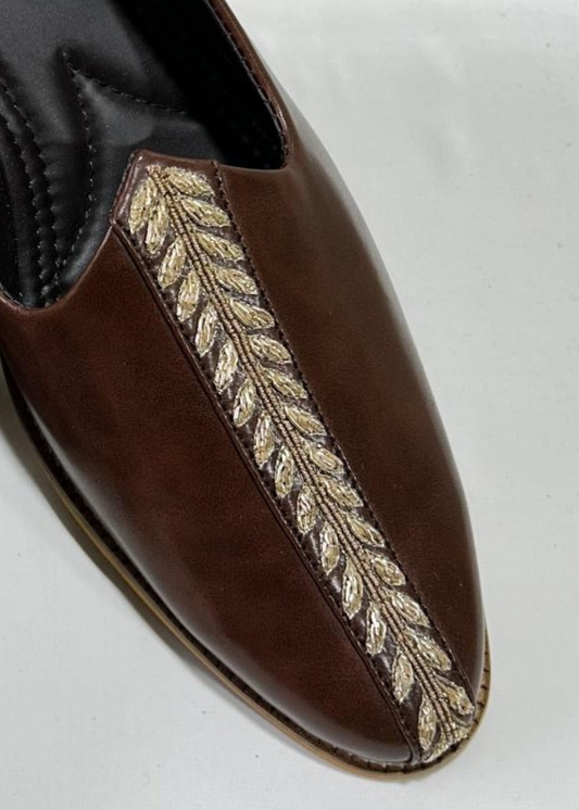 BROWN EMB JUTI STYLE SHOE FOR MEN